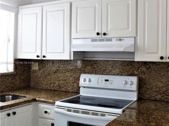 Дом в аренду по адресу 6407 SW 132nd Ct Cir 0 - фото 7464200