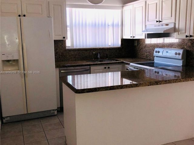 Дом в аренду по адресу 6407 SW 132nd Ct Cir 0 - фото 7464204