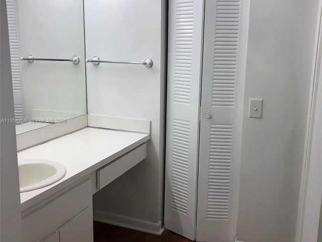 Дом в аренду по адресу 6407 SW 132nd Ct Cir 0 - фото 7464209