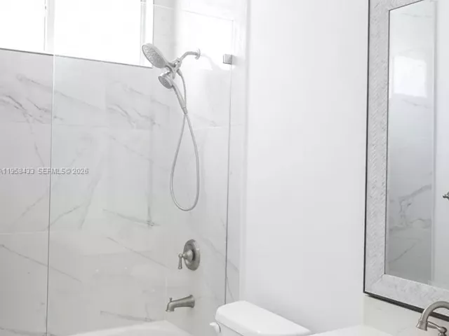 Дом в аренду по адресу 1221 NW 45th St A - фото 7331490