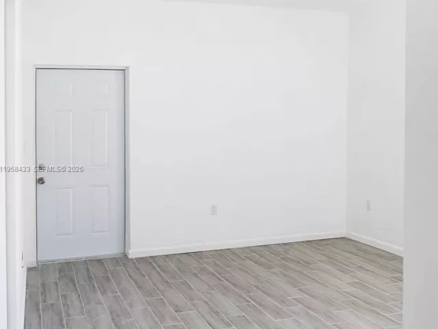 Дом в аренду по адресу 1221 NW 45th St A - фото 7331491