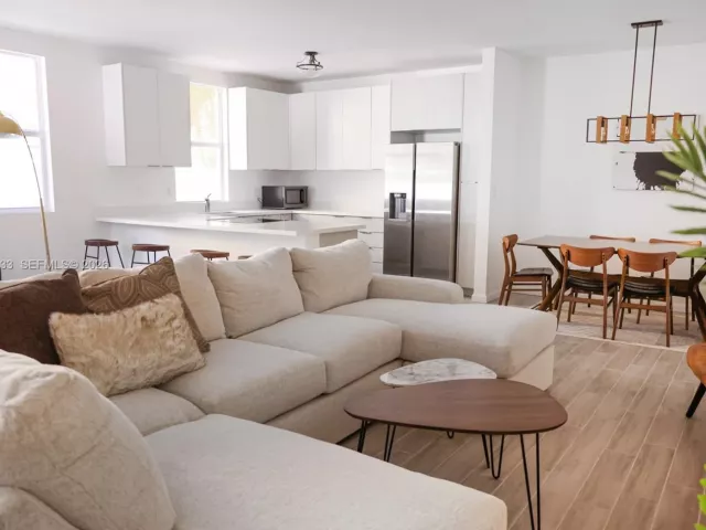 Дом в аренду по адресу 1221 NW 45th St A - фото 7331497