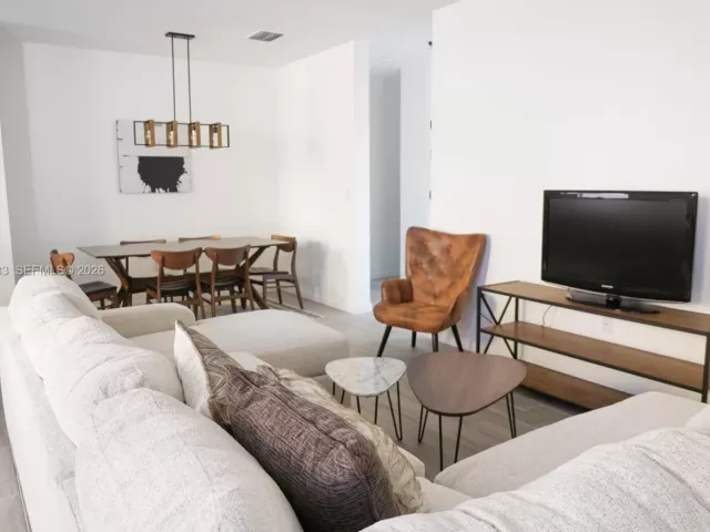 Дом в аренду по адресу 1221 NW 45th St A - фото 7331500