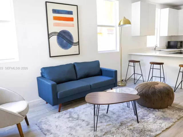 Дом в аренду по адресу 1221 NW 45th St A - фото 7331501