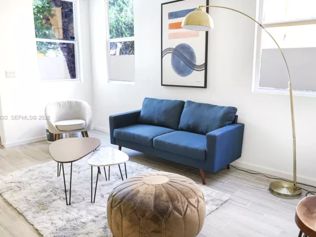 Дом в аренду по адресу 1221 NW 45th St A - фото 7331503