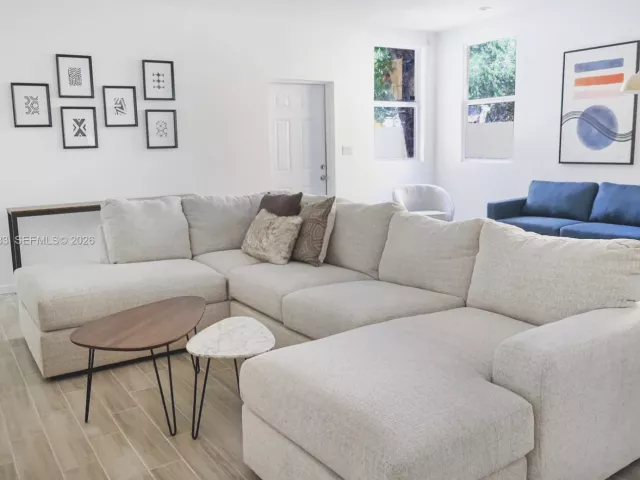 Дом в аренду по адресу 1221 NW 45th St A - фото 7331505