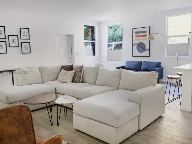 Дом в аренду по адресу 1221 NW 45th St A - фото 7331508