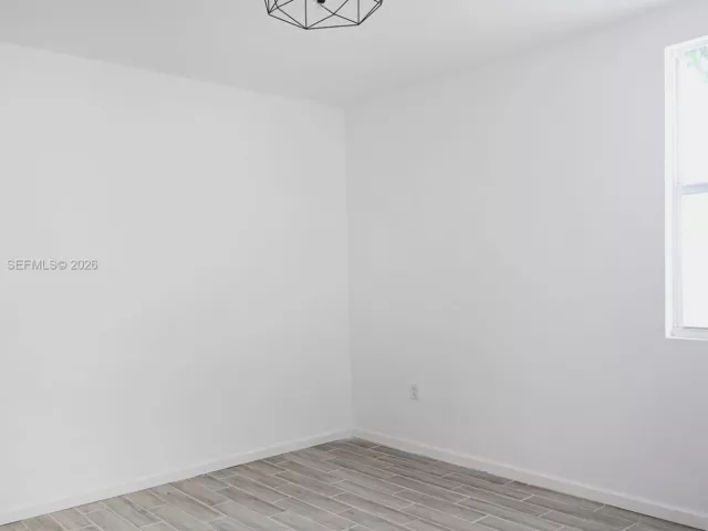 Дом в аренду по адресу 1221 NW 45th St A - фото 7331473