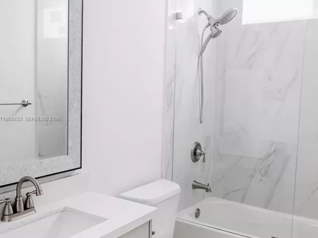 Дом в аренду по адресу 1221 NW 45th St A - фото 7331475