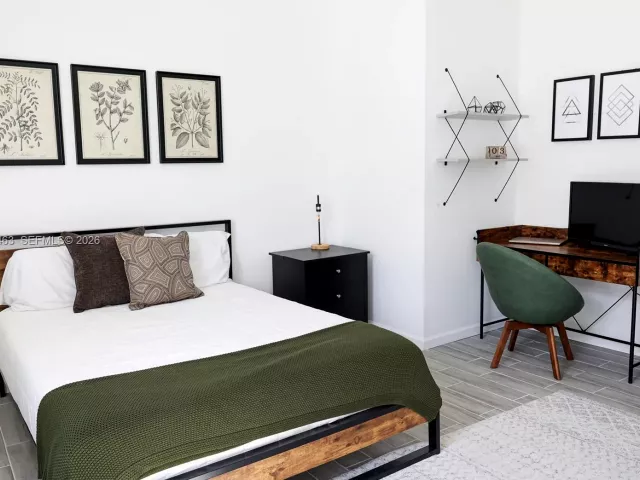 Дом в аренду по адресу 160 NE 57th B - фото 7331557