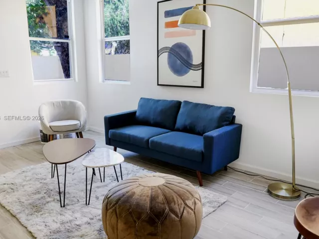 Дом в аренду по адресу 160 NE 57th B - фото 7331563