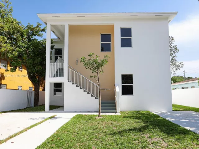 Дом в аренду по адресу 160 NE 57th B - фото 7331565