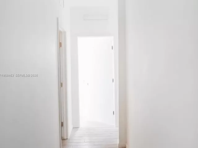 Дом в аренду по адресу 160 NE 57th B - фото 7331549