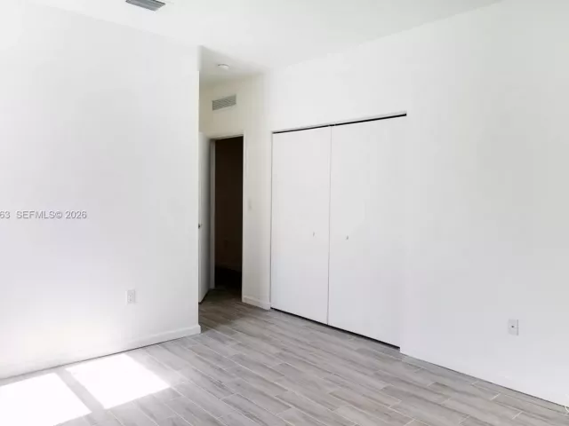 Дом в аренду по адресу 160 NE 57th B - фото 7331552