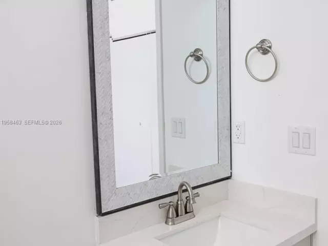 Дом в аренду по адресу 160 NE 57th B - фото 7331553