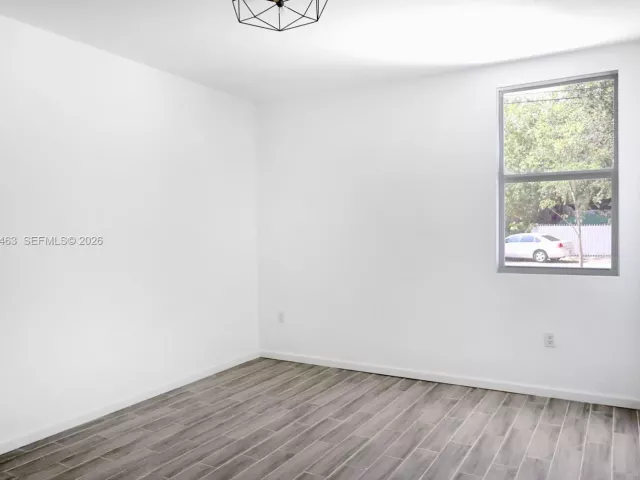 Дом в аренду по адресу 160 NE 57th B - фото 7331546