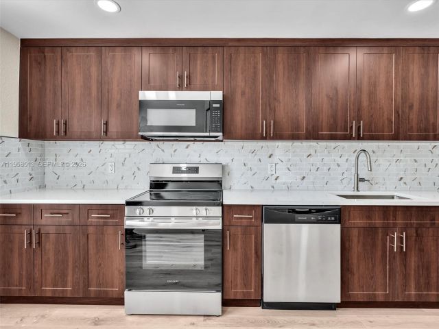 Дом в аренду по адресу 1193 NW 98th Ter 134 - фото 7331339