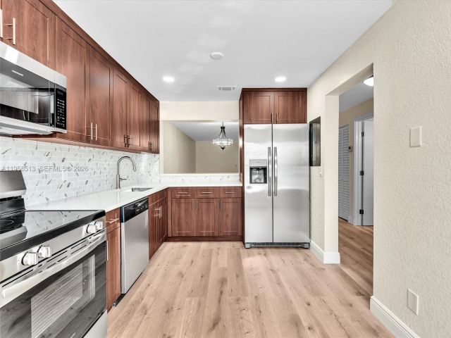 Дом в аренду по адресу 1193 NW 98th Ter 134 - фото 7331342