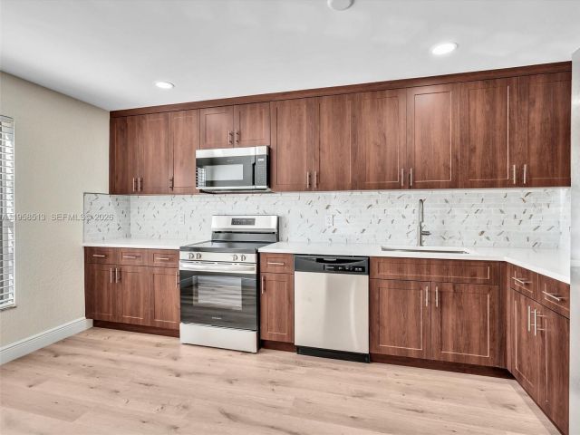 Дом в аренду по адресу 1193 NW 98th Ter 134 - фото 7331347