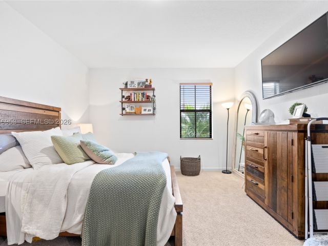 Продажа дома по адресу 369 NW 8th Ct - фото 8465739