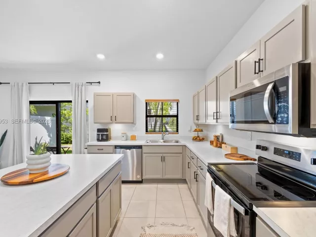 Продажа дома по адресу 369 NW 8th Ct - фото 7331086