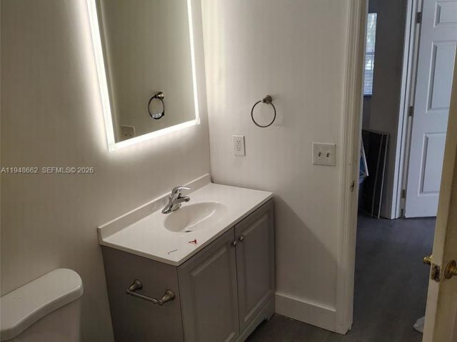 Дом в аренду по адресу 165 SW 5th Ct 1 - фото 7450628