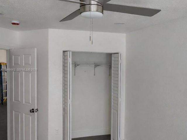 Дом в аренду по адресу 165 SW 5th Ct 1 - фото 7450631