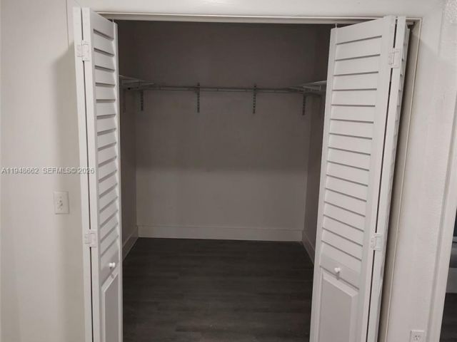 Дом в аренду по адресу 165 SW 5th Ct 1 - фото 7450633