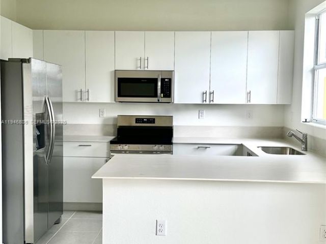 Дом в аренду по адресу 2713 SE 26 Rd . - фото 7475048