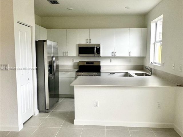 Дом в аренду по адресу 2713 SE 26 Rd . - фото 7475050