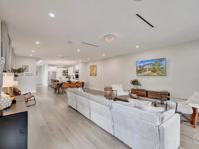 Дом в аренду по адресу 1101 NE 16th Ter TH#1 - фото 7333952