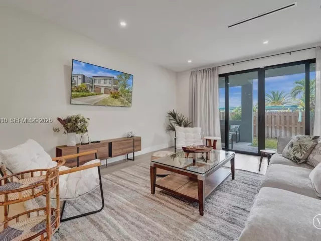 Дом в аренду по адресу 1101 NE 16th Ter TH#1 - фото 7333954