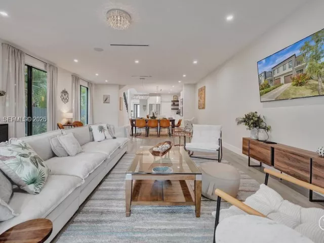 Дом в аренду по адресу 1101 NE 16th Ter TH#1 - фото 7333956