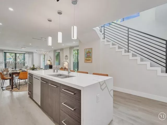 Дом в аренду по адресу 1101 NE 16th Ter TH#1 - фото 7333965