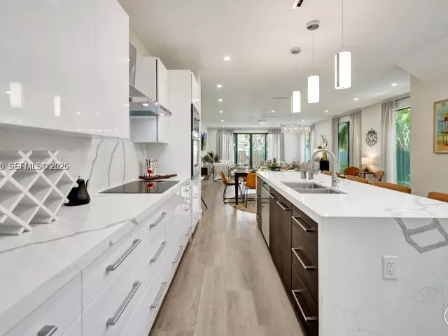 Дом в аренду по адресу 1101 NE 16th Ter TH#1 - фото 7333966