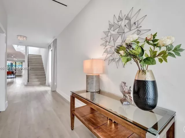 Дом в аренду по адресу 1101 NE 16th Ter TH#1 - фото 7333941