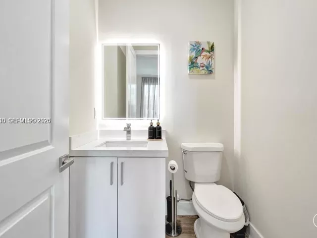 Дом в аренду по адресу 1101 NE 16th Ter TH#1 - фото 7333943