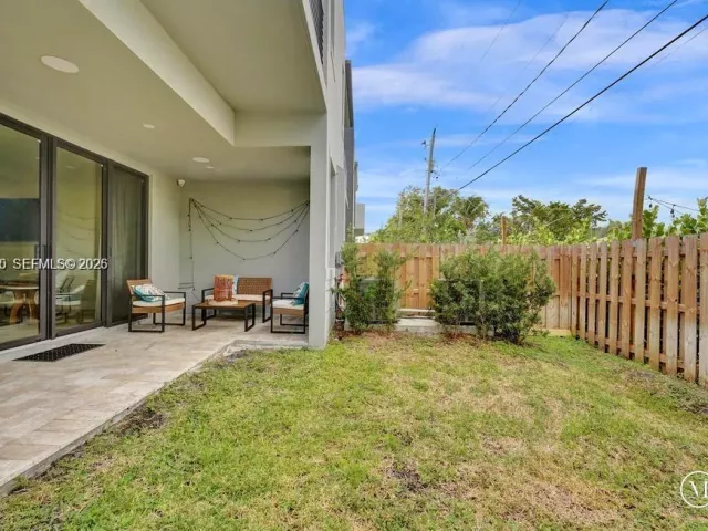 Дом в аренду по адресу 1101 NE 16th Ter TH#1 - фото 7333945