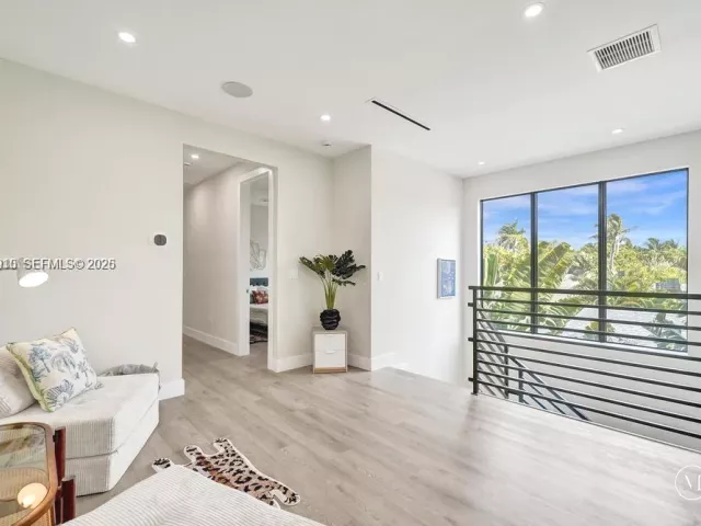 Дом в аренду по адресу 1101 NE 16th Ter TH#1 - фото 7333935