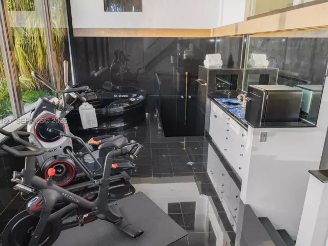 Продажа дома по адресу 13724 SW 92nd Ct - фото 9069519