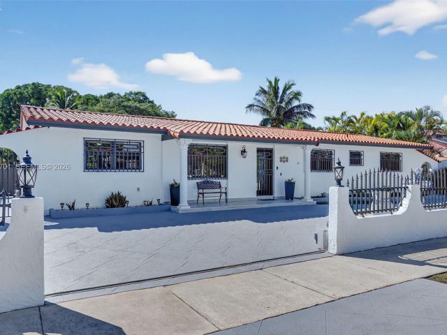 Продажа дома по адресу 9410 SW 42nd St - фото 7434025