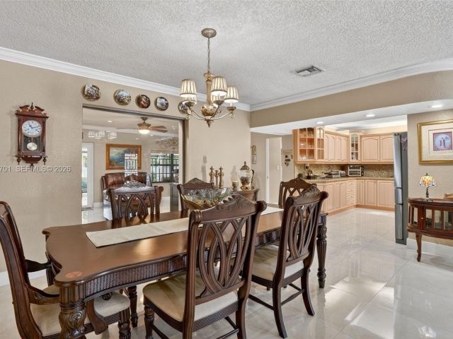 Продажа дома по адресу 9410 SW 42nd St - фото 7434031