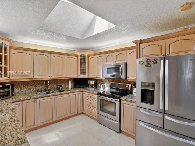 Продажа дома по адресу 9410 SW 42nd St - фото 7434033