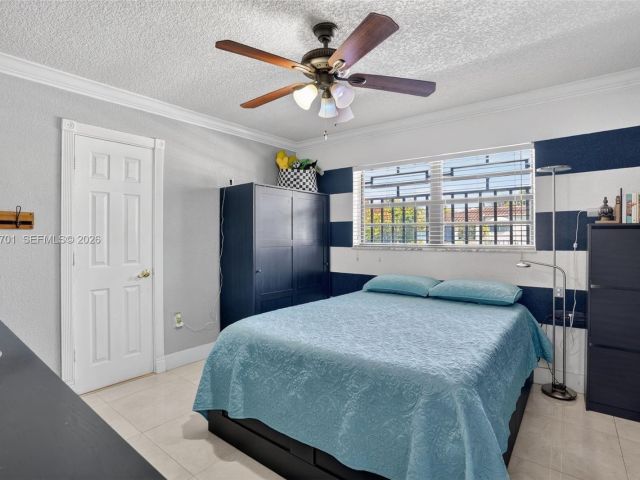 Продажа дома по адресу 9410 SW 42nd St - фото 7434038