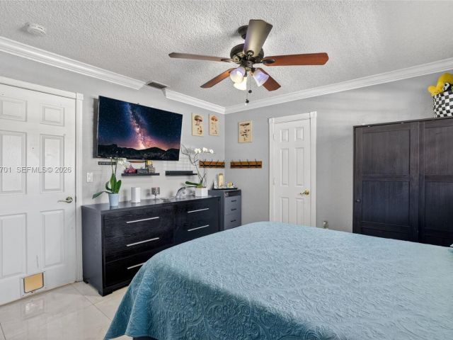 Продажа дома по адресу 9410 SW 42nd St - фото 7434039