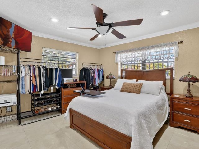 Продажа дома по адресу 9410 SW 42nd St - фото 7434041