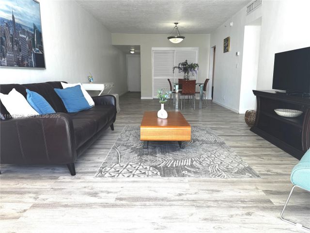 Продажа квартиры #1006 - фото 7439144