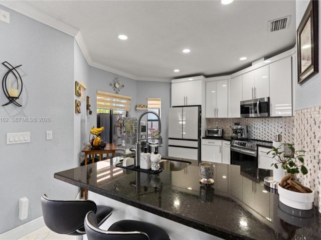 Продажа дома по адресу 3281 SW 145th Ave - фото 7463819