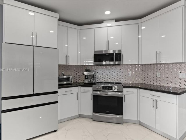 Продажа дома по адресу 3281 SW 145th Ave - фото 7463821