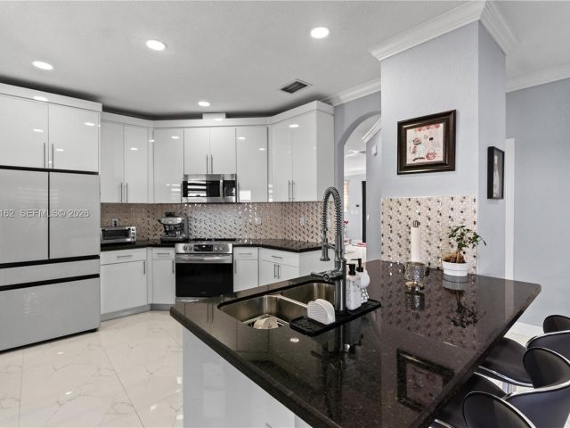 Продажа дома по адресу 3281 SW 145th Ave - фото 7463827